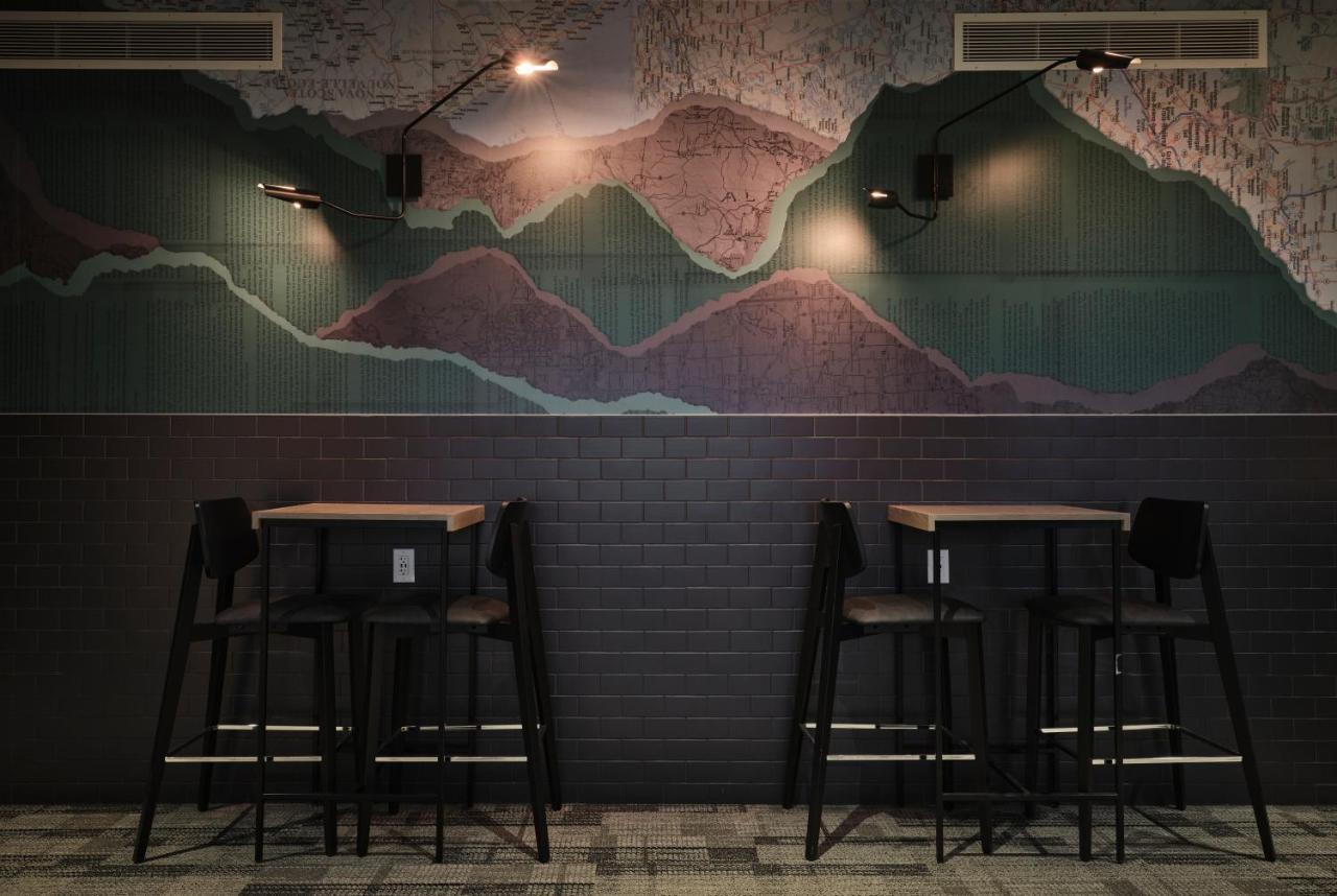 Alt Hotel Calgary University District Экстерьер фото