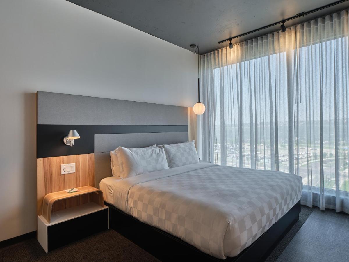 Alt Hotel Calgary University District Экстерьер фото